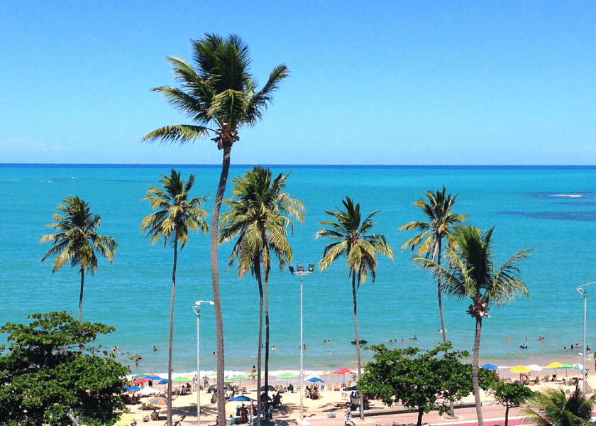 A orla da Praia de Jatiúca vista de cima.